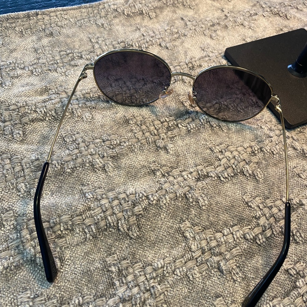 🌺 New Coach Black Sunglasses - Picture 8 of 9
